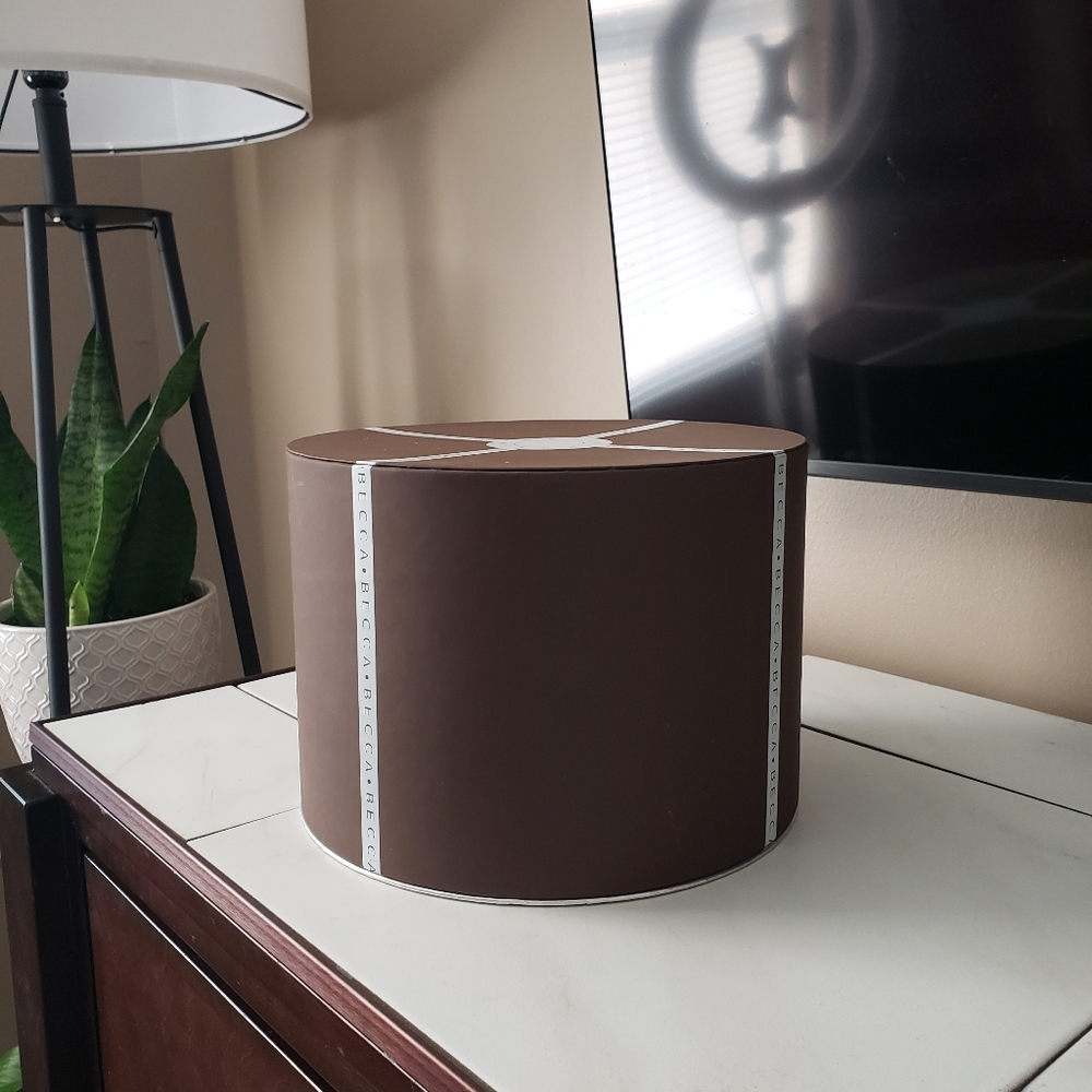 LE Becca Highlighter Vault